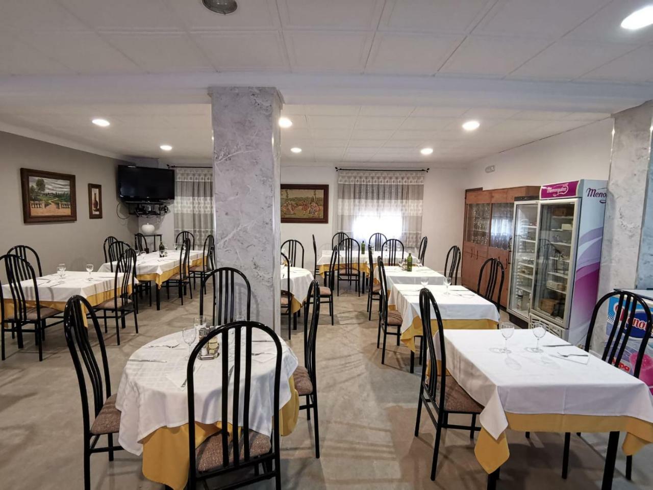 Hostal El Sevillano Rus 外观 照片