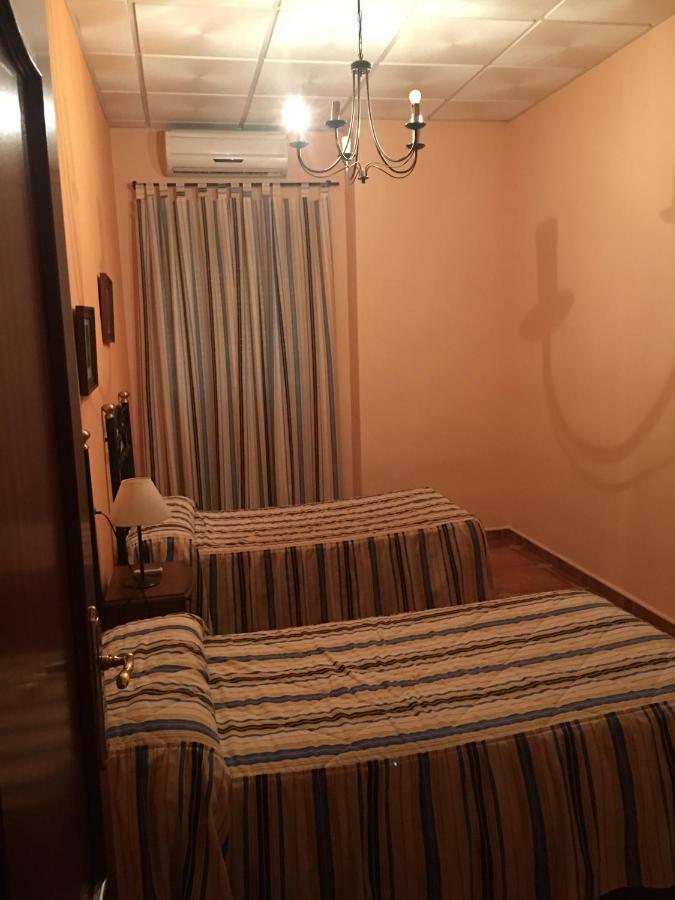 Hostal El Sevillano Rus 外观 照片